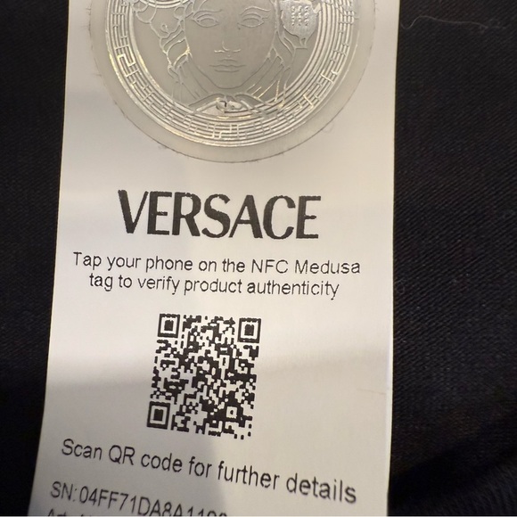 Versace Unisex Gold Medusa Logo Size 4 (M)Crew Neck Black Shirt - Picture 5 of 13
